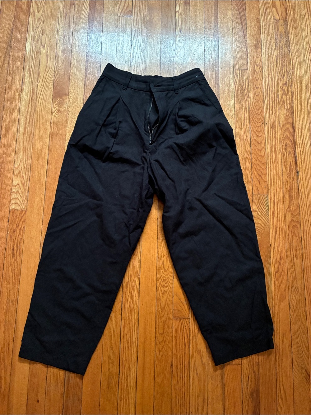 Uniqlo Black High-Waist Pleated Linen-blend pants for Women
